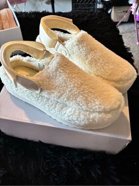 Sonoma White Fuzzy Slingback Clogs